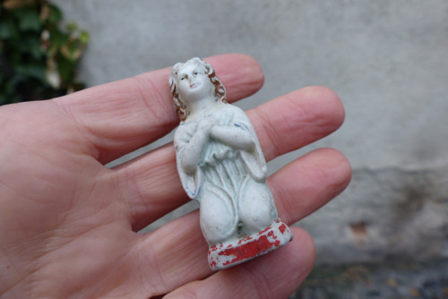 K modlitbě...drobná porcelánová soška — foto 3