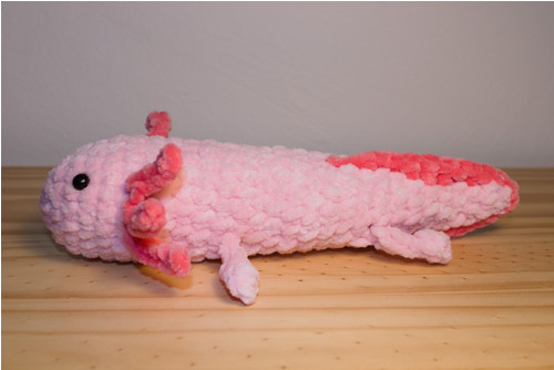 Růžový háčkovaný axolotl — foto 5