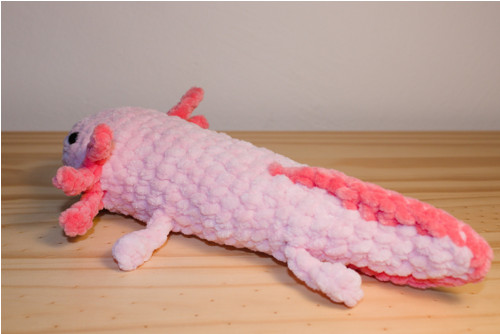 Růžový háčkovaný axolotl — foto 6