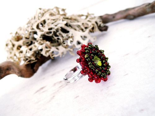 Prsten Swarovski Peridot obšívaný rokajlem — foto 5