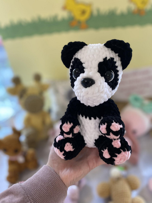 Háčkovaná sedící panda — foto 2