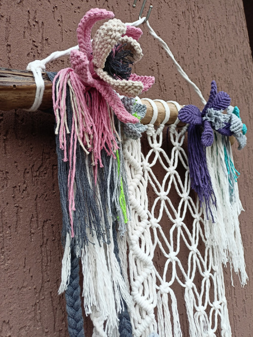 Květiny na větvi, macramé — foto 6