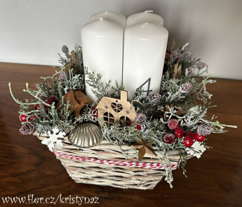 Adventní svícen v červenobílé — foto 5