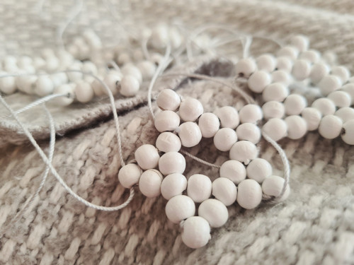 Macramé Vánoce - dřevěná hvězdička - střední bílá — foto 2