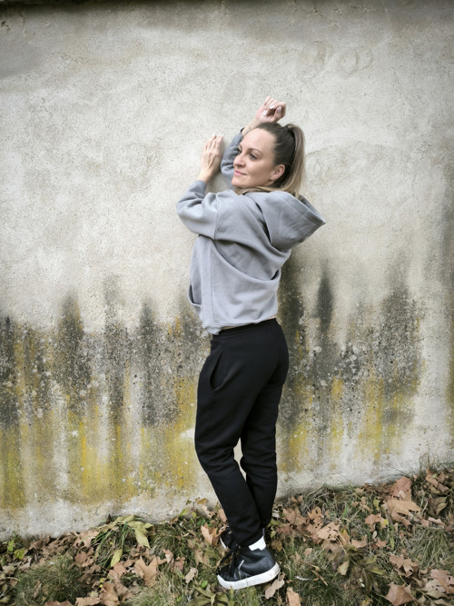 Šedá oversized mikina — foto 2