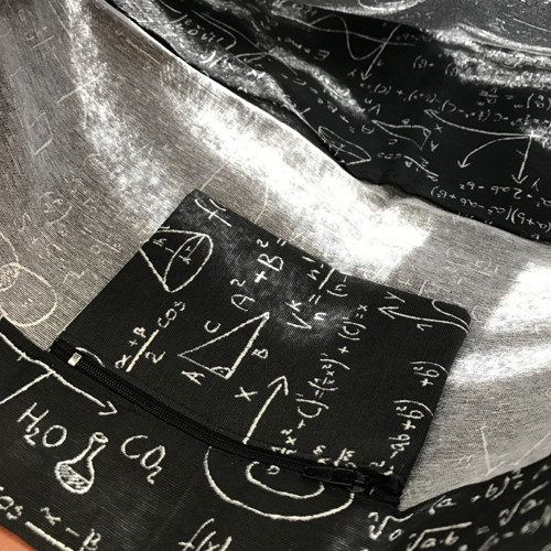 Batoh černý, matematický - kapsy uvnitř — foto 2