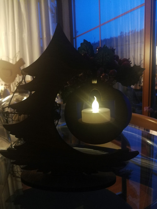 Vánoční dekorace - stromek se svíčkou — foto 2