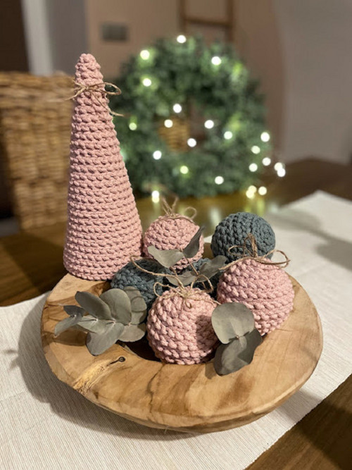 Růžový háčkovaný stromeček — foto 3
