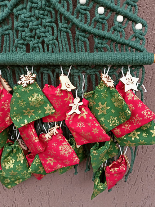 Adventní kalendář, vánoční stromeček, macramé — foto 3