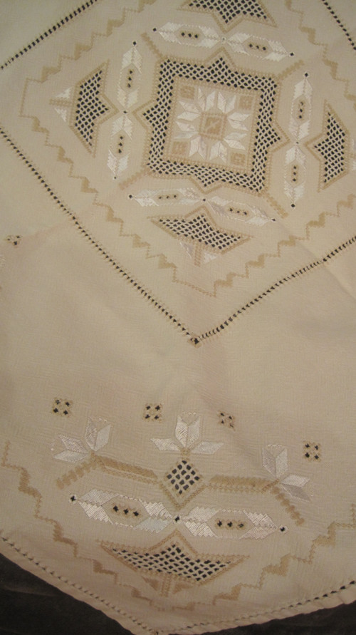 Vyšívaná hrubá dečka vintage 85cm — foto 4