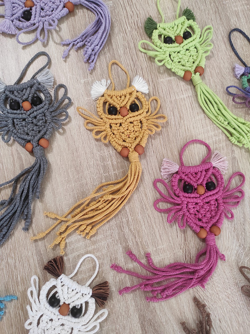 Macramé sovička k zavěšení - různé barvičky — foto 4