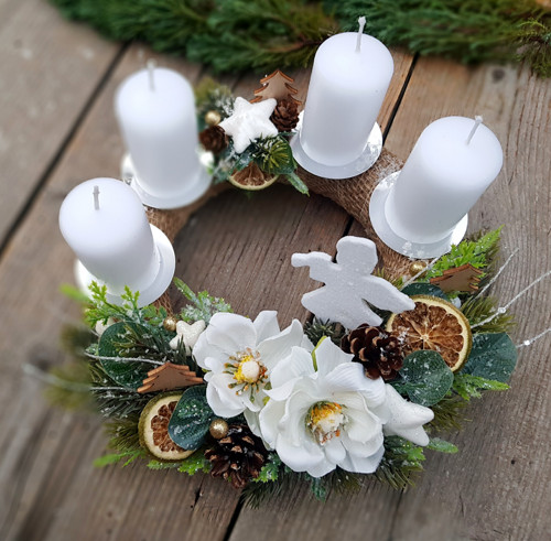Adventní věneček s andílkem — foto 3