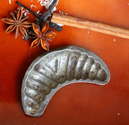 Starožitná formička rohlíček 9 cm — foto 3