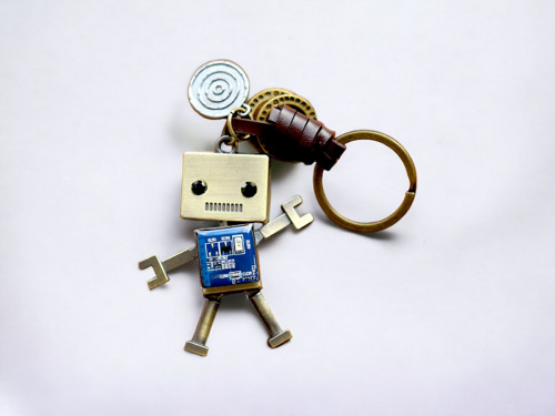 Robot - klíčenka — foto 4