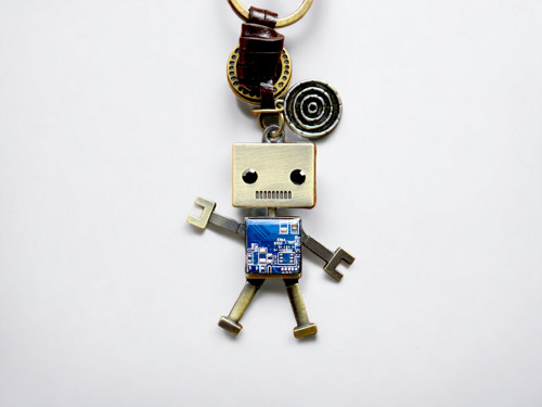Robot - klíčenka — foto 3