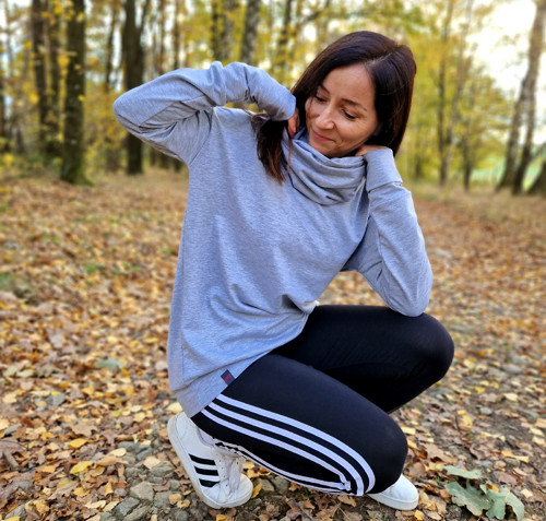 ...sleva...Šedá mikina s rolákem...M — foto 5