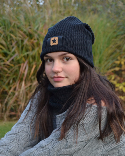 Čepička spadlá černá — foto 2