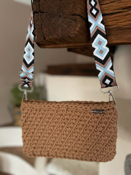 Hnědá crossbody kabelka — foto 3
