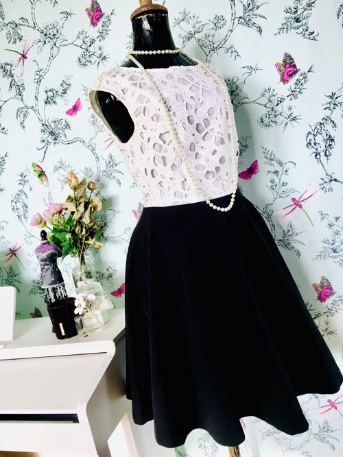 Šaty černobílé retro padesátkový look — foto 3