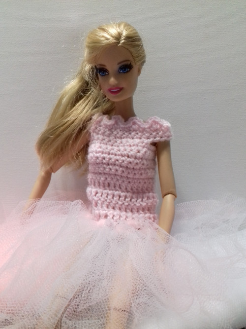 Háčkované šatičky pro Barbie růžovo-bílé — foto 4