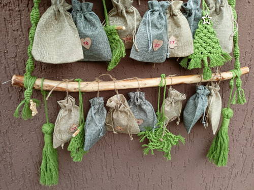 Adventní kalendář, vánoční stromeček, macramé — foto 3