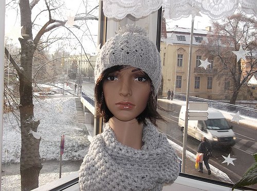 Souprava: čepice s bambulkou a nákrčník. — foto 3