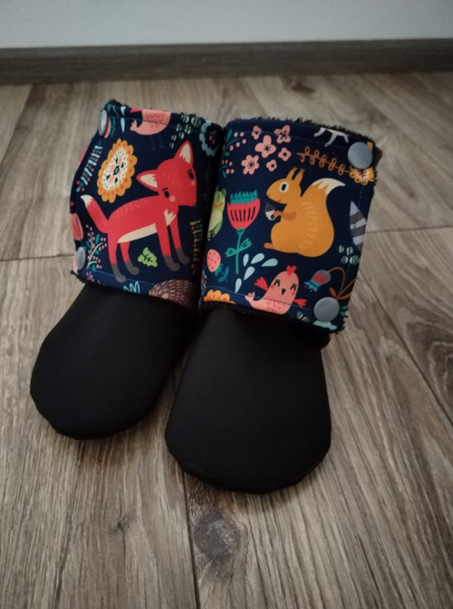 Capáčky ze softshellu s beránkem do kočárku — foto 2