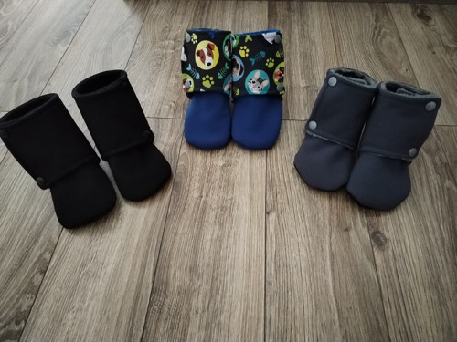 Capáčky ze softshellu s beránkem do kočárku — foto 3
