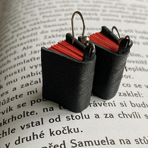 Červeno-černé knihy náušnice — foto 4