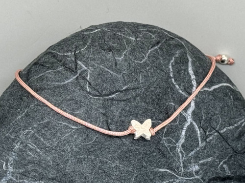 Minimalistický náramek - Tiny Butterfly (starorůž) — foto 3