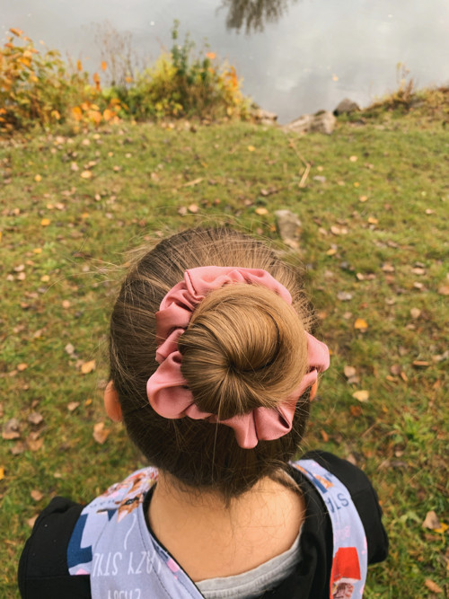 DUSTY PINK - hedvábná scrunchie KLASIK — foto 5