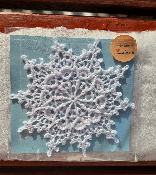 Háčkovaná vločka v dárkovém balení - 12 cm — foto 2