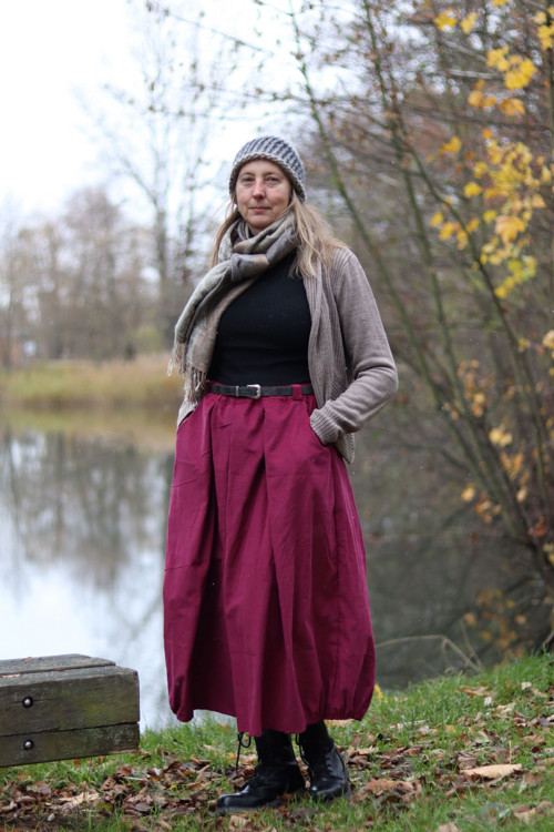 Manšestrová sukně s balónovým efektem — foto 3