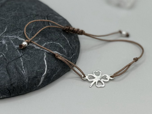 Minimalistický náramek - Clover leaf (hnědá) — foto 4