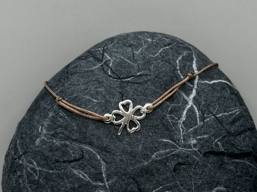 Minimalistický náramek - Clover leaf (hnědá) — foto 3