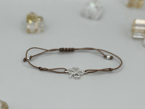 Minimalistický náramek - Clover leaf (hnědá) — foto 2