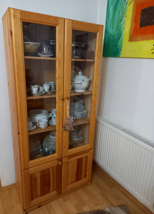 Borovicová presklenná vitrína — foto 4