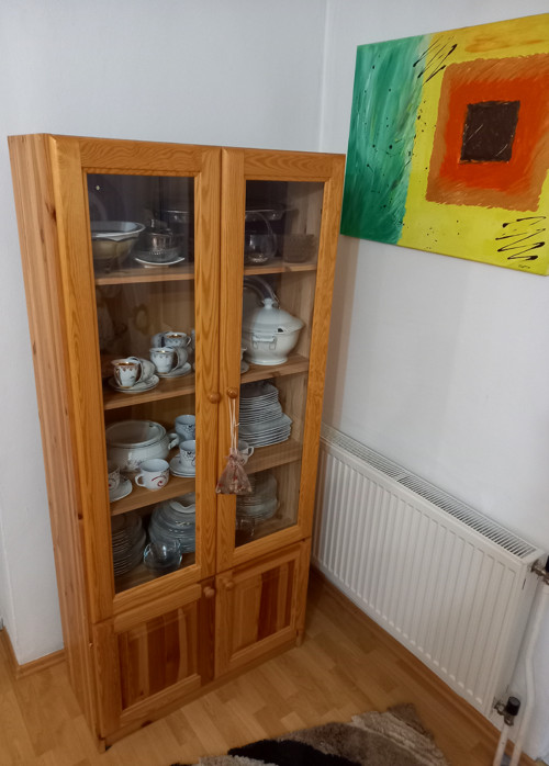 Borovicová presklenná vitrína — foto 3