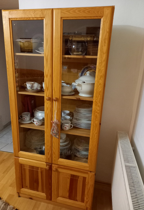 Borovicová presklenná vitrína — foto 2