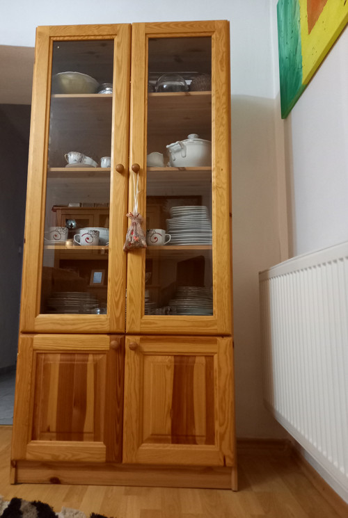 Borovicová presklenná vitrína — foto 5