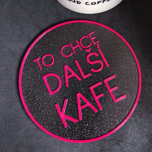 Podtácek "Další kafe" (černá + magenta) — foto 3