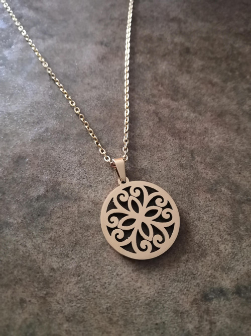 Mandala zlatá - náhrdelník — foto 2