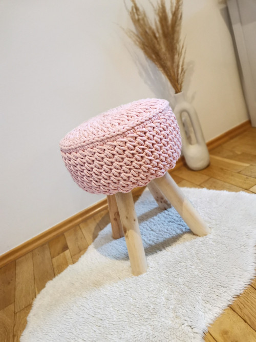 Dyzajnový háčkovaný taburet- růžový — foto 5