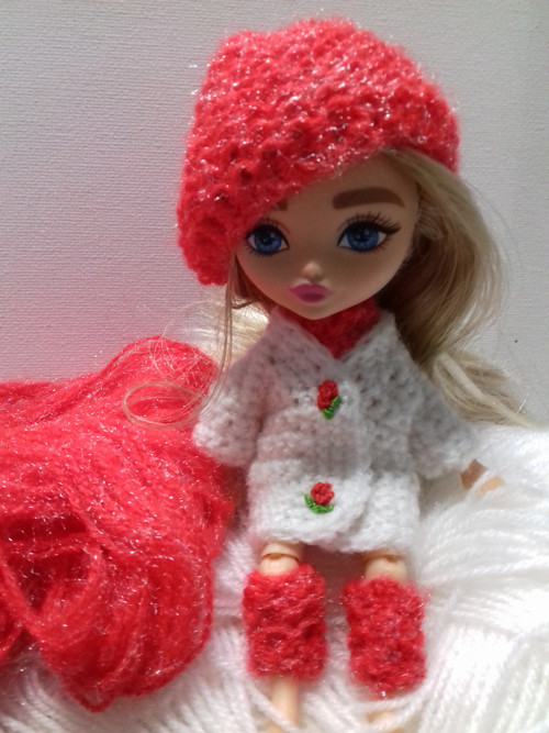 Obleček pro Barbie Extra Minis - kabátek a set — foto 3