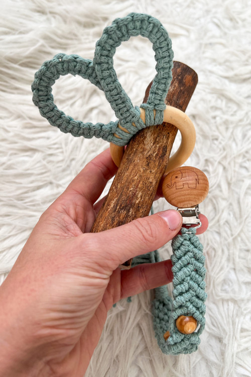 Klip na dudlík a kousátko MACRAMÉ SET — foto 2