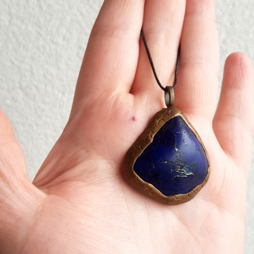 Lapis s bronzovým rámečkem - imitace kamene — foto 2