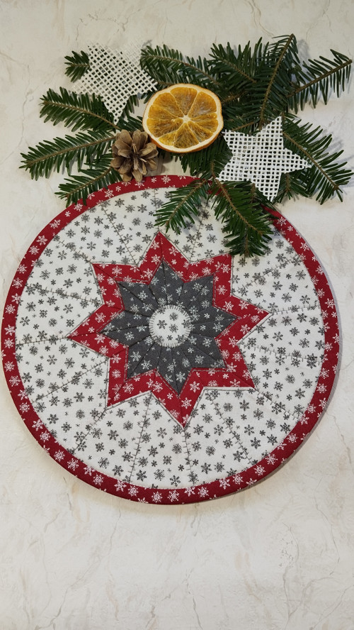 Vánoční patchwork prostírání hvězda 27 cm — foto 3