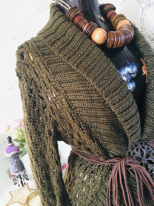 Kardigan háčkovaný v olivové — foto 4