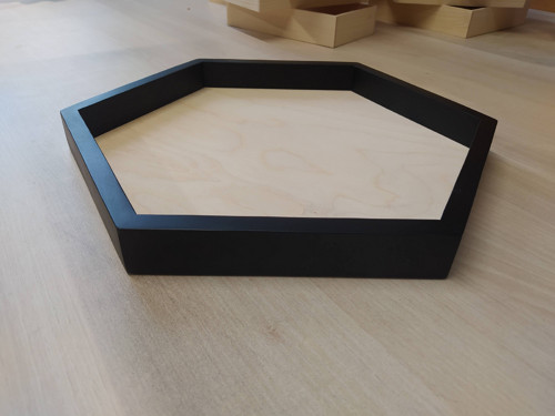 Dřevěný rám hexagon 40 cm — foto 2