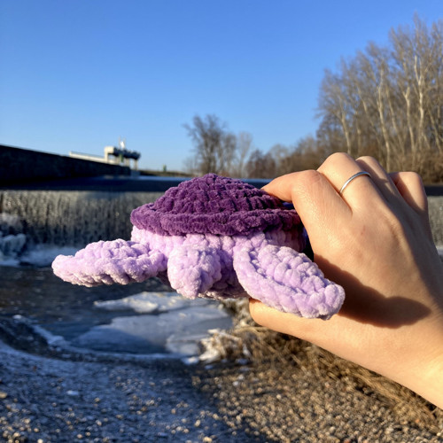 Fialová háčkovaná želvička — foto 5
